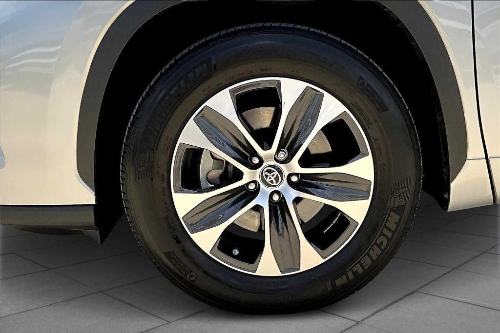 used 2023 Toyota Highlander car, priced at $36,500