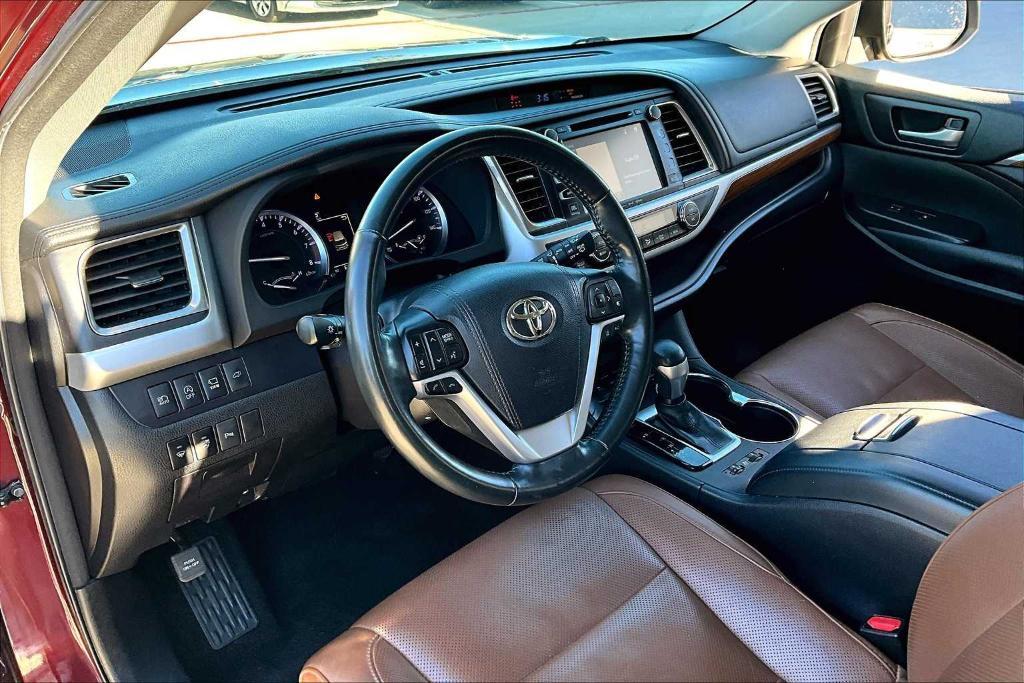 used 2018 Toyota Highlander car, priced at $27,328