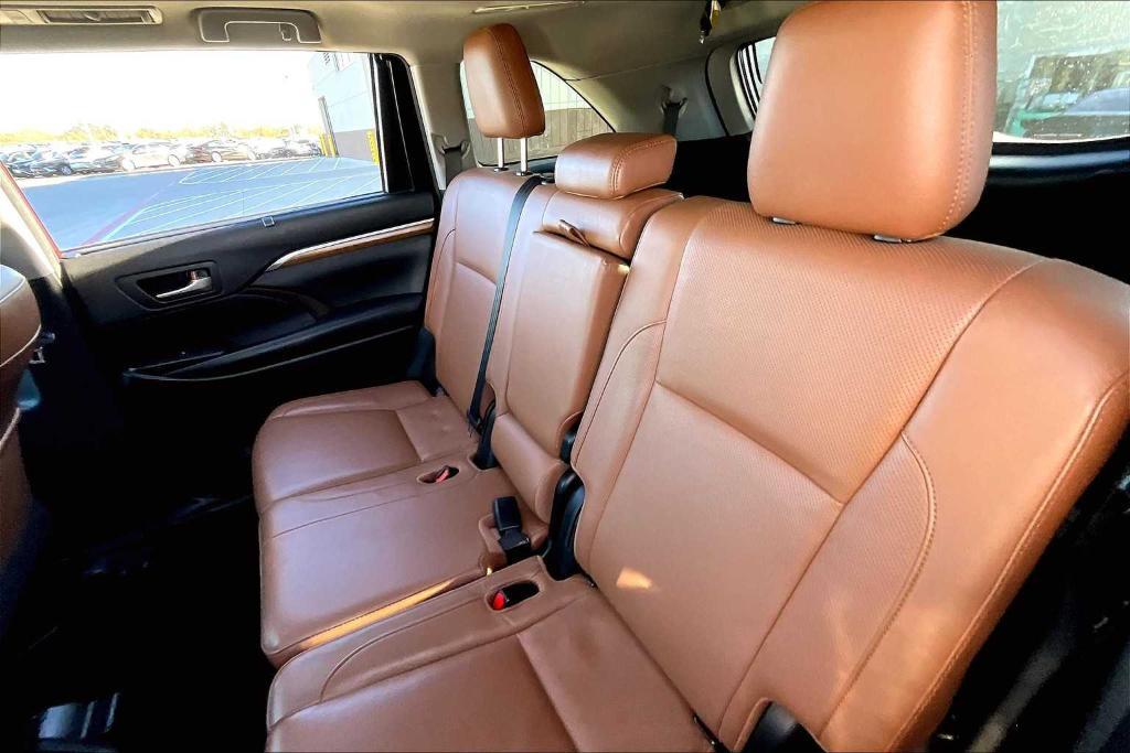 used 2018 Toyota Highlander car, priced at $27,328