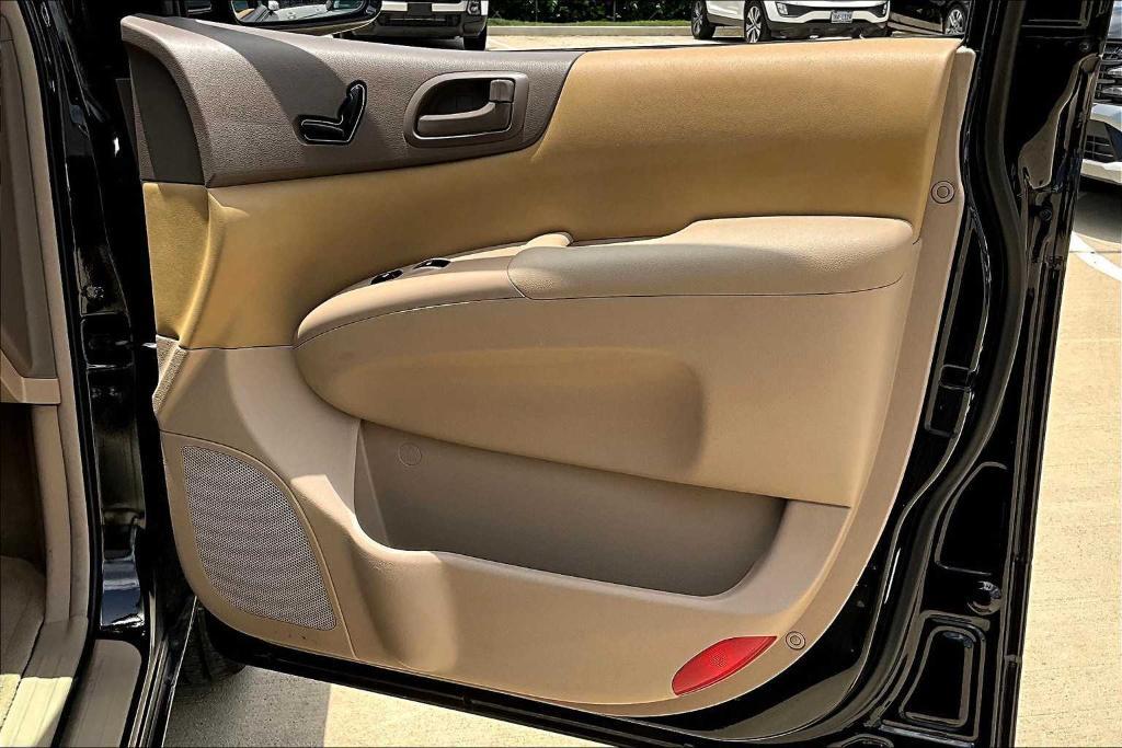 used 2006 Kia Sedona car, priced at $4,600