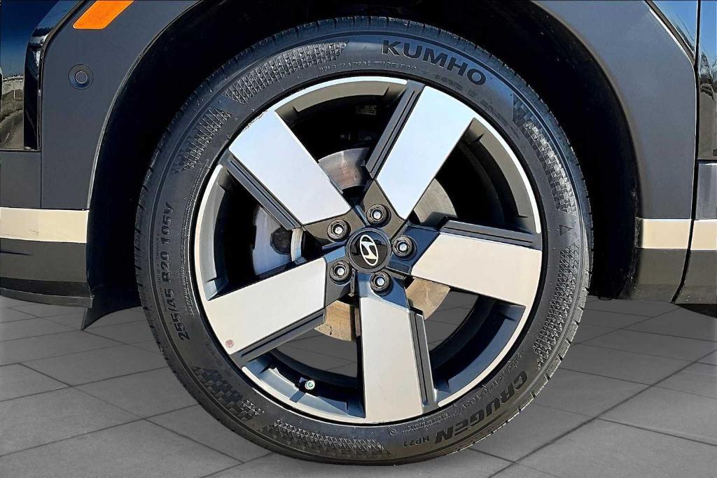 used 2025 Hyundai SANTA FE HEV car, priced at $38,603