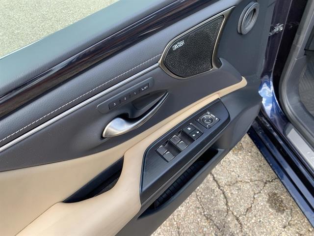 used 2021 Lexus ES 300h car, priced at $31,157