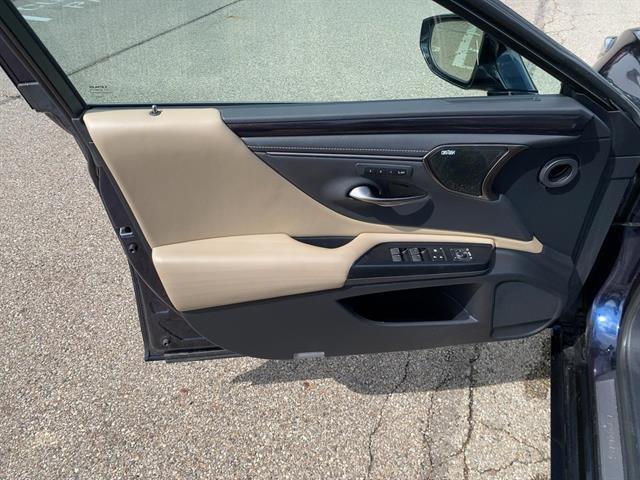 used 2021 Lexus ES 300h car, priced at $31,157