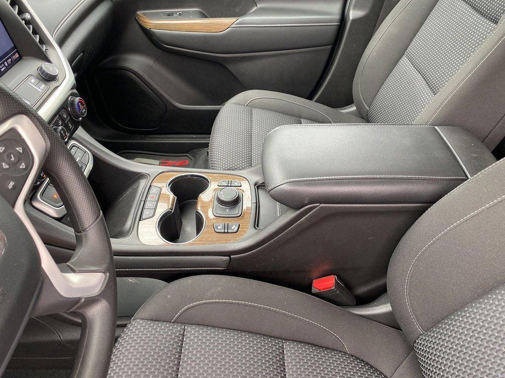 used 2022 GMC Acadia car, priced at $25,155
