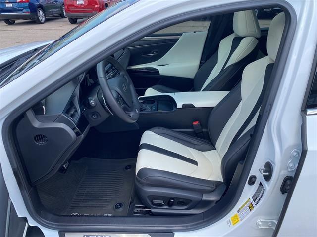 used 2023 Lexus ES 300h car, priced at $40,384