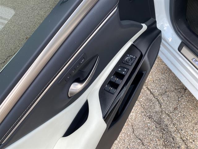 used 2023 Lexus ES 300h car, priced at $40,384