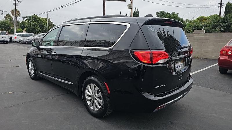 used 2017 Chrysler Pacifica car