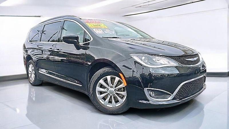 used 2017 Chrysler Pacifica car