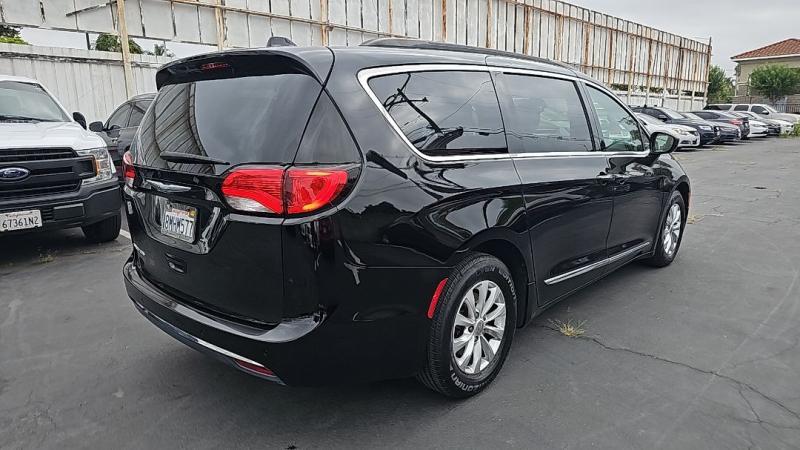 used 2017 Chrysler Pacifica car