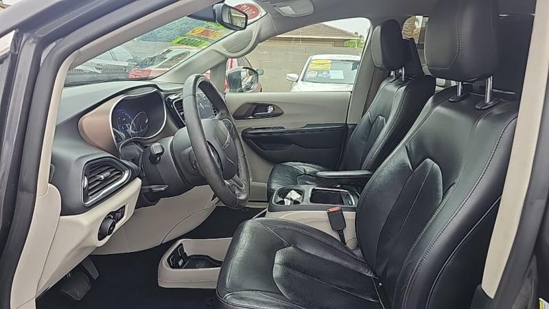used 2017 Chrysler Pacifica car