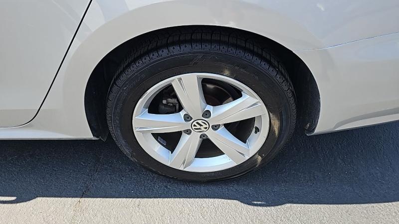 used 2014 Volkswagen Passat car