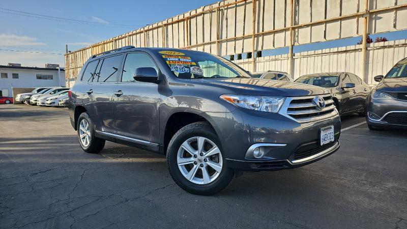 used 2012 Toyota Highlander car, priced at $13,888