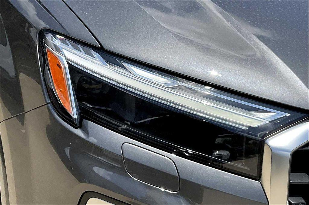 new 2025 Audi Q7 car, priced at $76,350