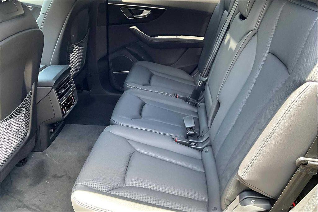 new 2025 Audi Q7 car, priced at $76,350