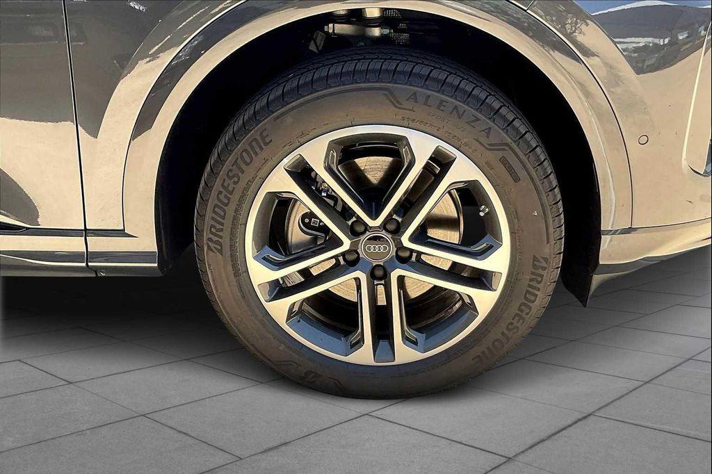 new 2025 Audi Q5 car, priced at $58,075