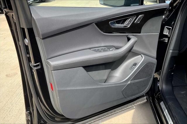 new 2025 Audi Q7 car, priced at $77,305