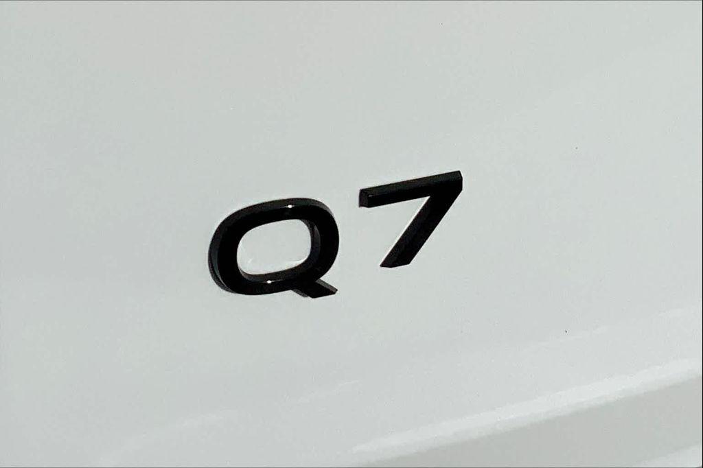 new 2025 Audi Q7 car, priced at $77,450