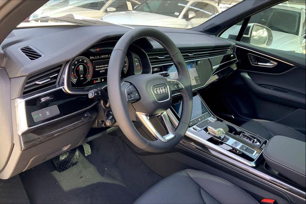 new 2025 Audi Q7 car, priced at $77,450