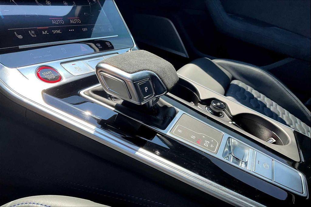 new 2025 Audi RS 6 Avant car, priced at $160,245