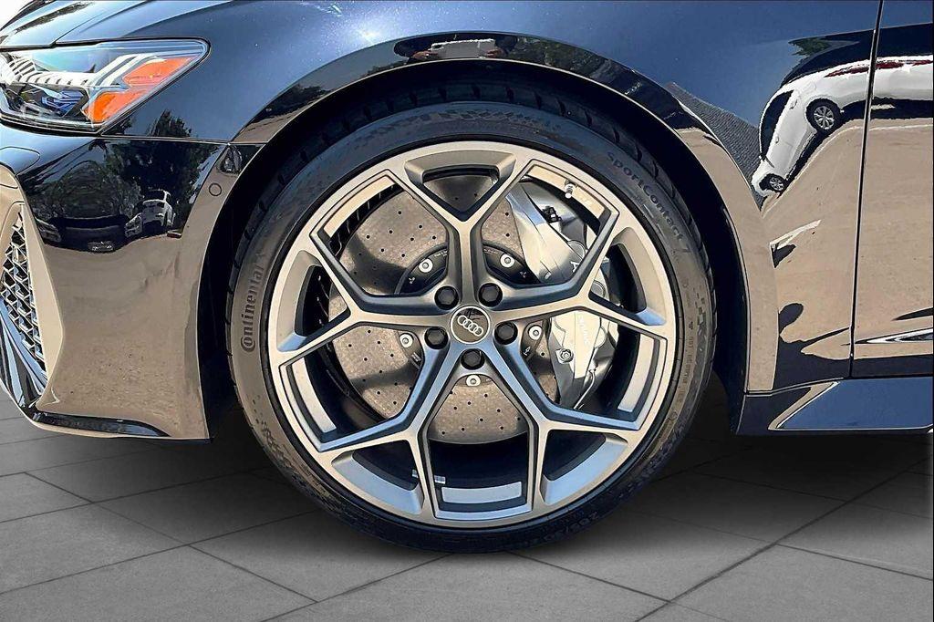 new 2025 Audi RS 6 Avant car, priced at $160,245