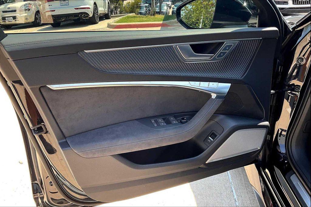 new 2025 Audi RS 6 Avant car, priced at $160,245