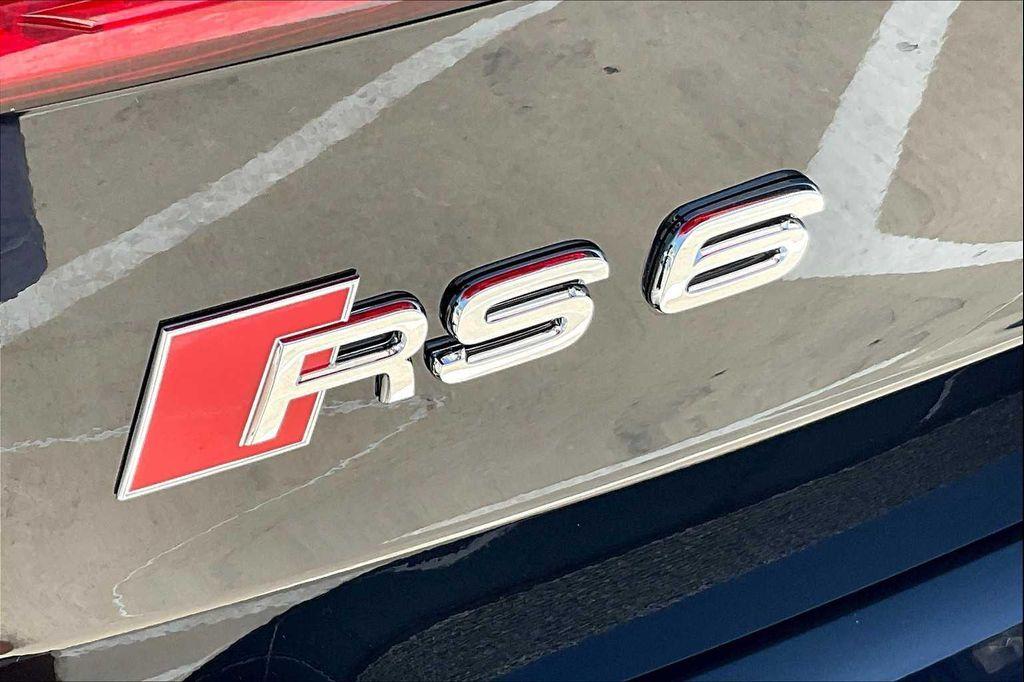 new 2025 Audi RS 6 Avant car, priced at $160,245