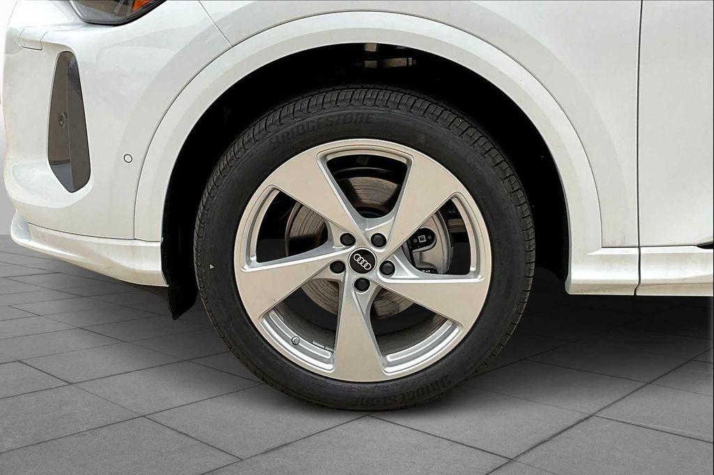 new 2025 Audi Q5 car, priced at $61,300