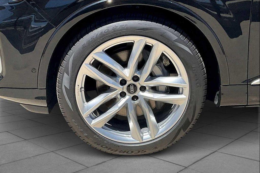 new 2025 Audi Q7 car, priced at $77,080