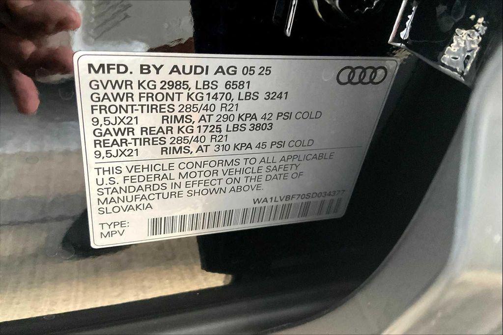 new 2025 Audi Q7 car, priced at $77,080