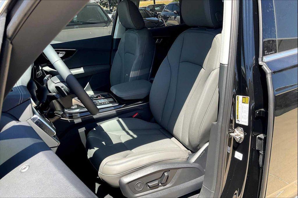 new 2025 Audi Q7 car, priced at $77,080