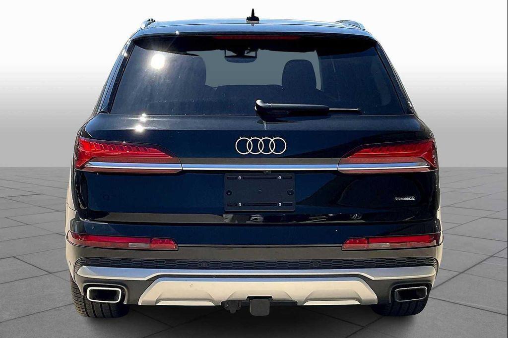 new 2025 Audi Q7 car, priced at $77,080