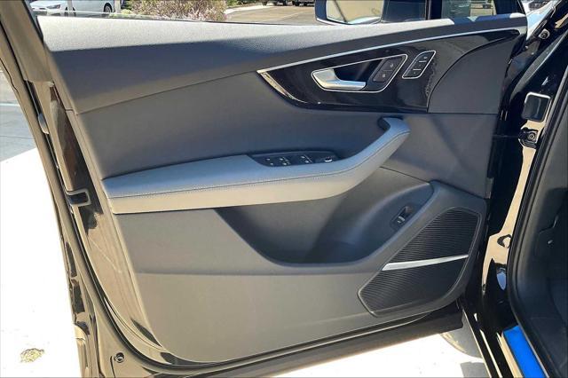 new 2025 Audi Q7 car, priced at $76,950