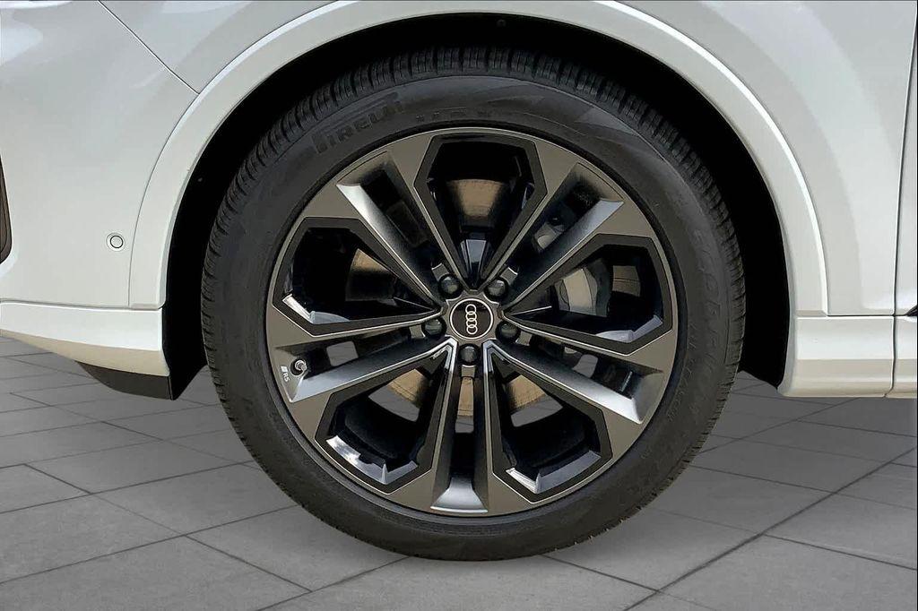 new 2025 Audi Q7 car, priced at $83,090
