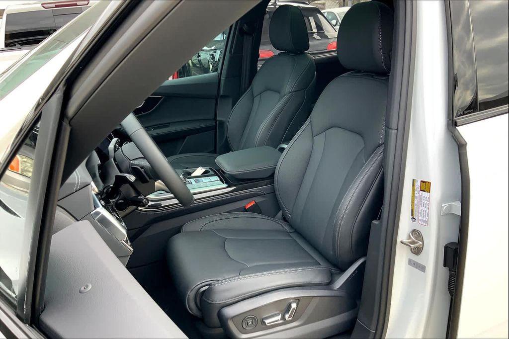 new 2025 Audi Q7 car, priced at $83,090