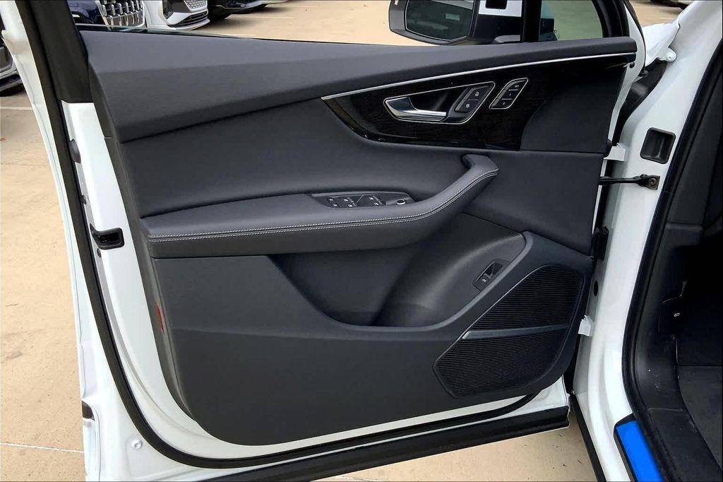 new 2025 Audi Q7 car, priced at $83,090