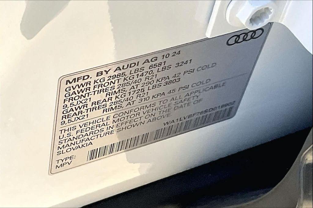 new 2025 Audi Q7 car, priced at $77,605