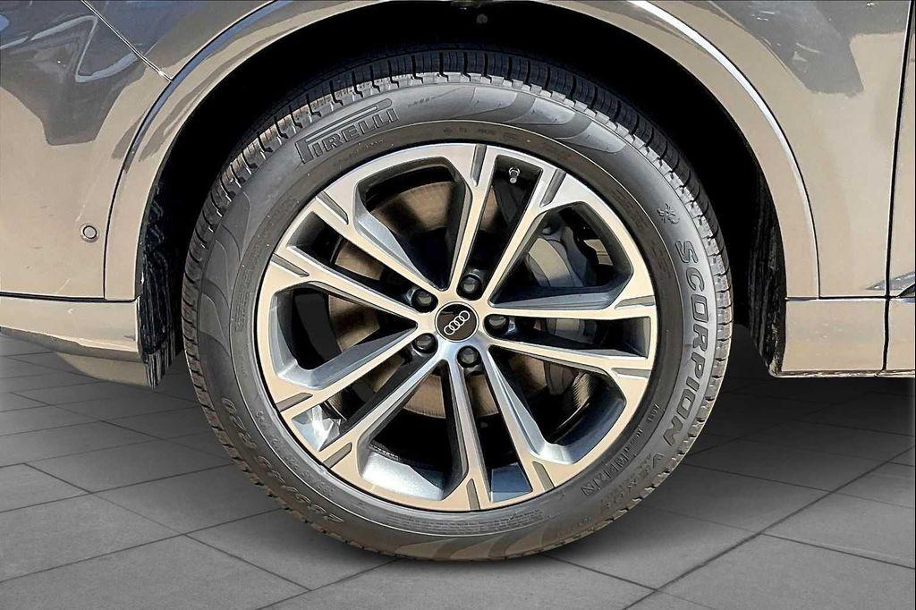 new 2026 Audi Q7 car, priced at $71,740