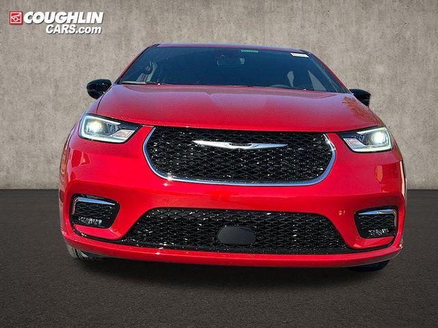 new 2026 Chrysler Pacifica car, priced at $46,135