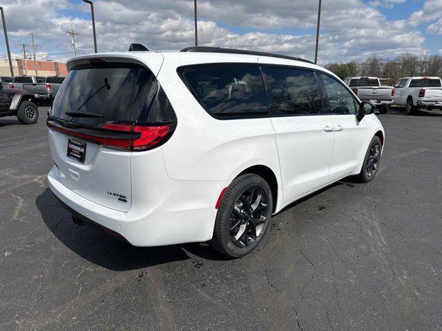 new 2024 Chrysler Pacifica car, priced at $46,619