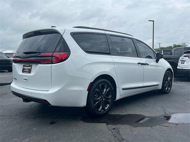used 2024 Chrysler Pacifica car, priced at $38,500