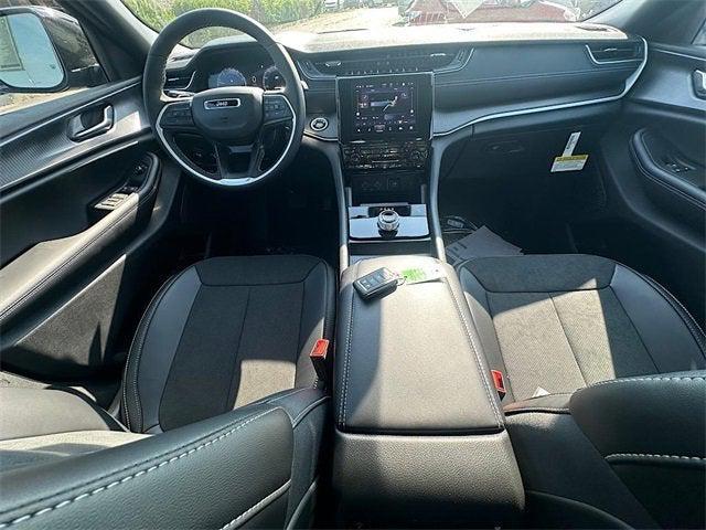 new 2025 Jeep Grand Cherokee L car, priced at $44,000