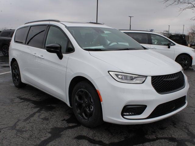 new 2025 Chrysler Pacifica Hybrid car, priced at $55,346