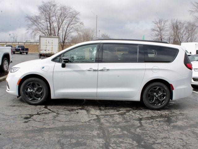 new 2025 Chrysler Pacifica Hybrid car, priced at $51,844