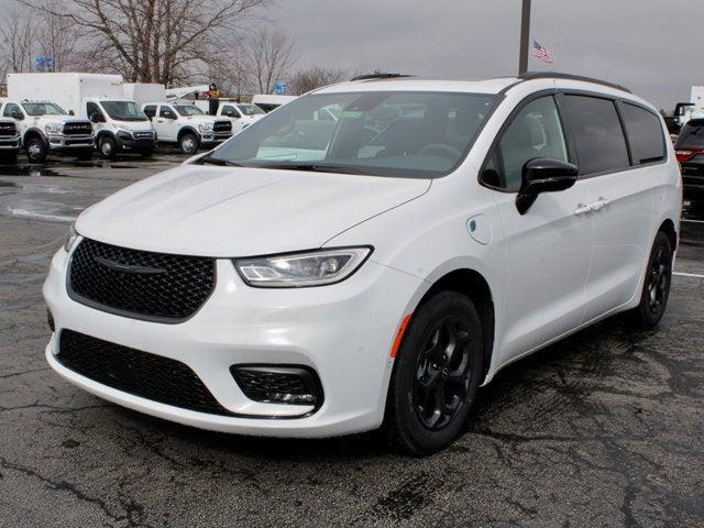 new 2025 Chrysler Pacifica Hybrid car, priced at $51,844