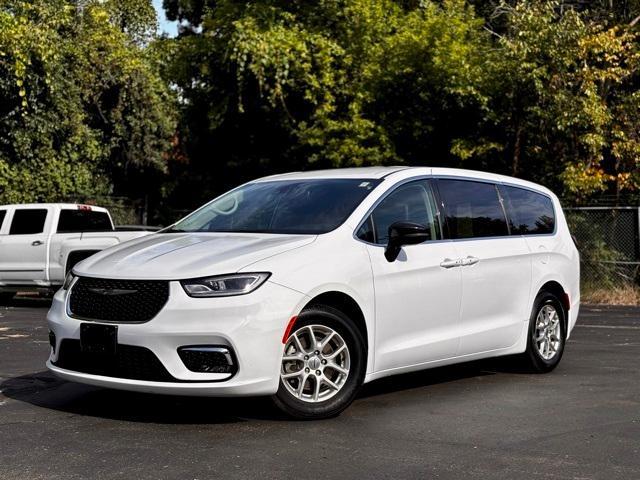 used 2024 Chrysler Pacifica car, priced at $30,997