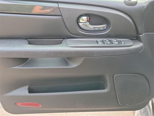 used 2005 GMC Envoy car, priced at $5,999