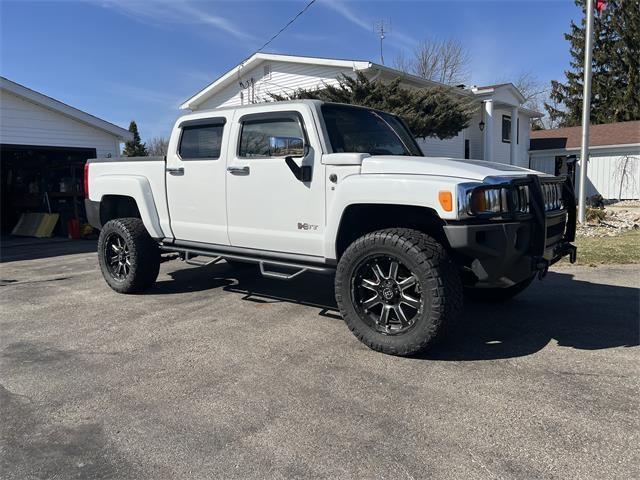 used 2009 Hummer H3T car, priced at $17,999