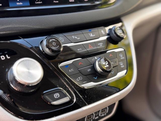 used 2024 Chrysler Pacifica car, priced at $31,597