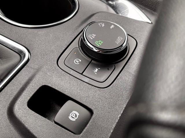 used 2023 Chevrolet Traverse car, priced at $32,997