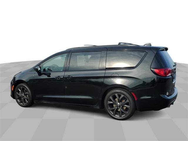 used 2018 Chrysler Pacifica car, priced at $15,879